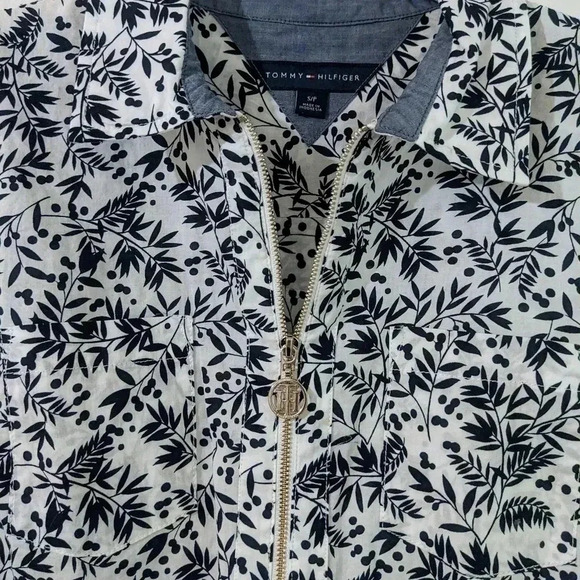 Tommy Hilfiger Floral Print 3/4 Sleeve Half Zip Blouse Top Petite Small NWOT - Picture 2 of 9